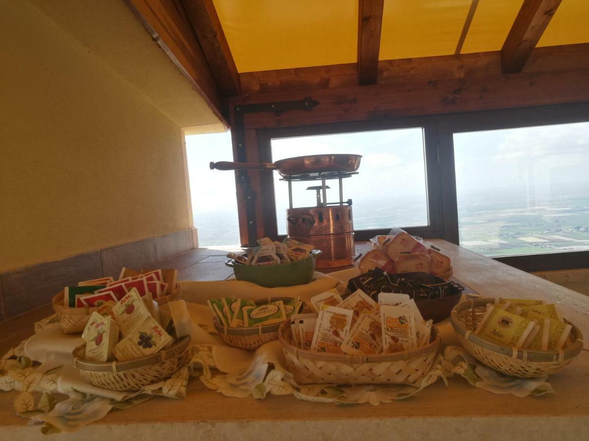 La Rupe Bed And Breakfast Norma Exteriör bild